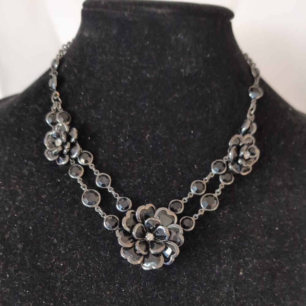 Vtg Black Floral Necklace